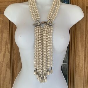 Elegant Imitation Pearl Necklace with Silver Accents